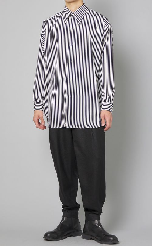 タックテーパードパンツ