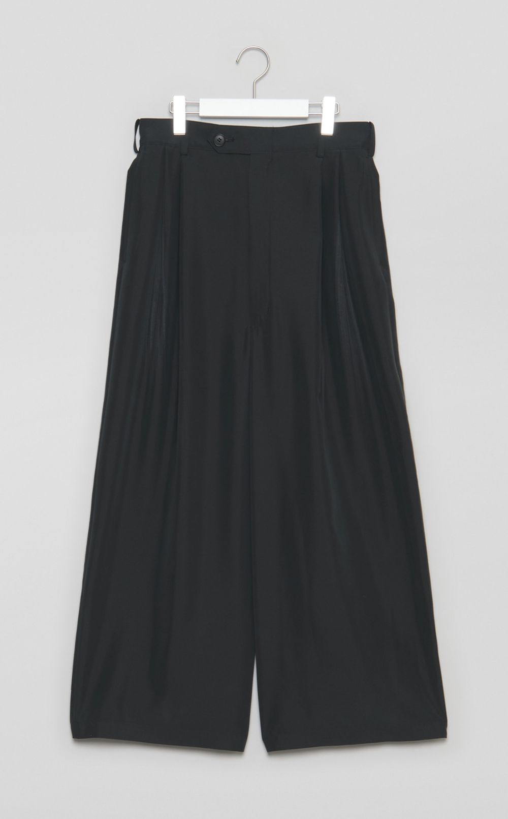 ドローイングタックパンツ