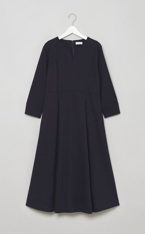 アムンゼンフィットフレアワンピース