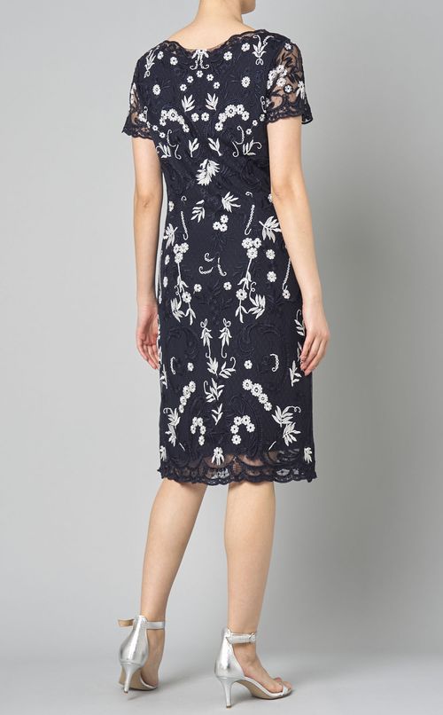 刺繍ストレッチワンピース