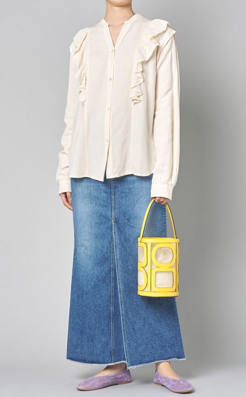 ショルダーフリルオープンネックブラウス