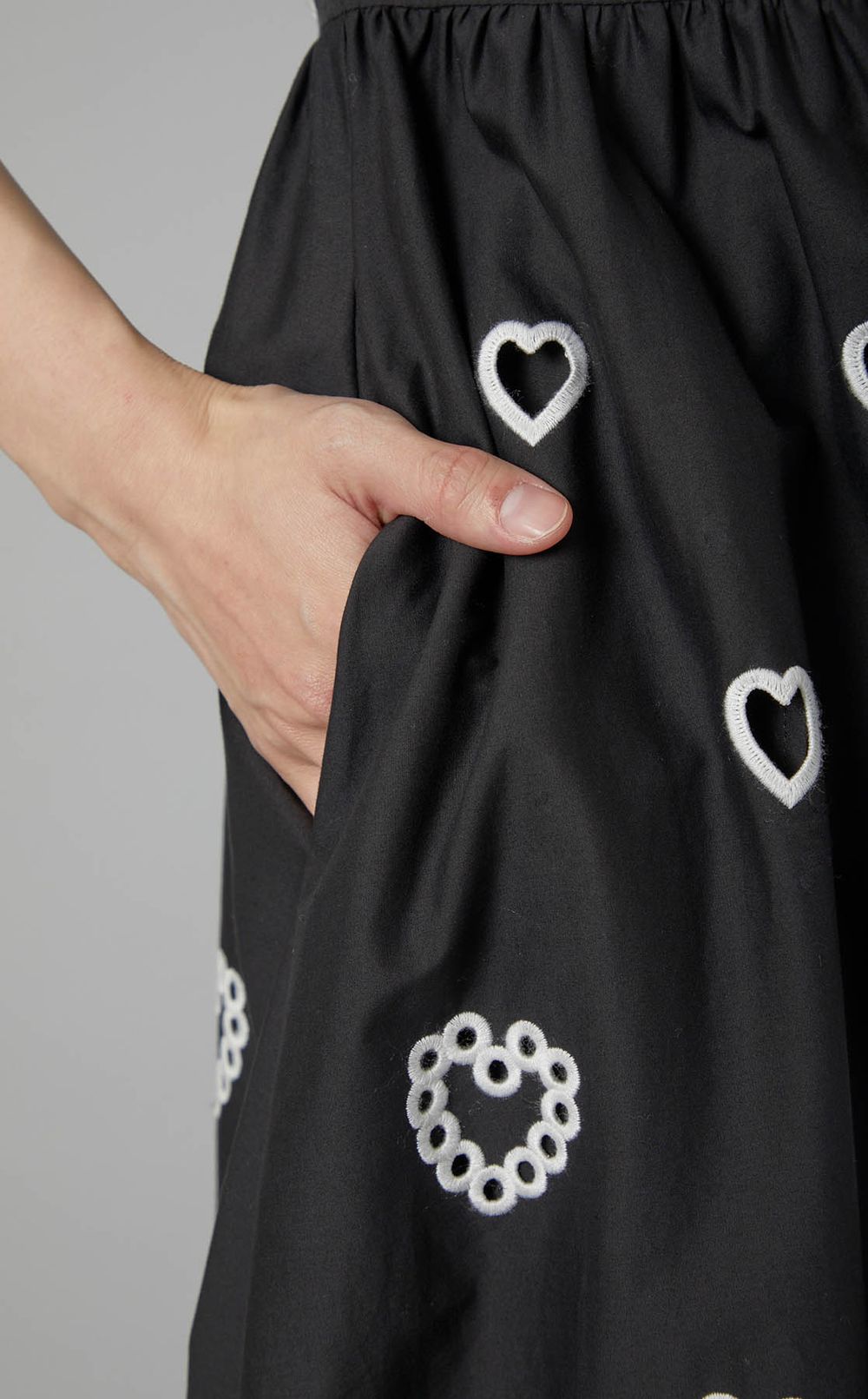 海外希少【VALENTINO】エンブロイダリー コットンポプリンドレス REDValentino|ハートエンブロイダリーポプリンドレス