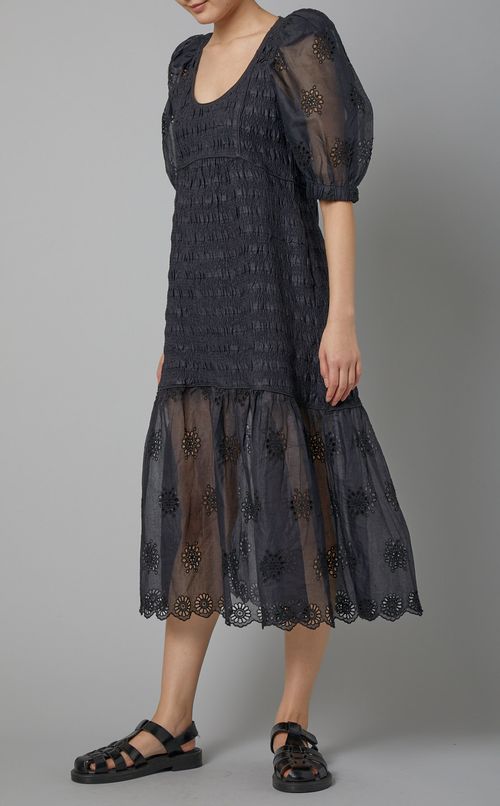 アイレットレースパフスリーブドレス