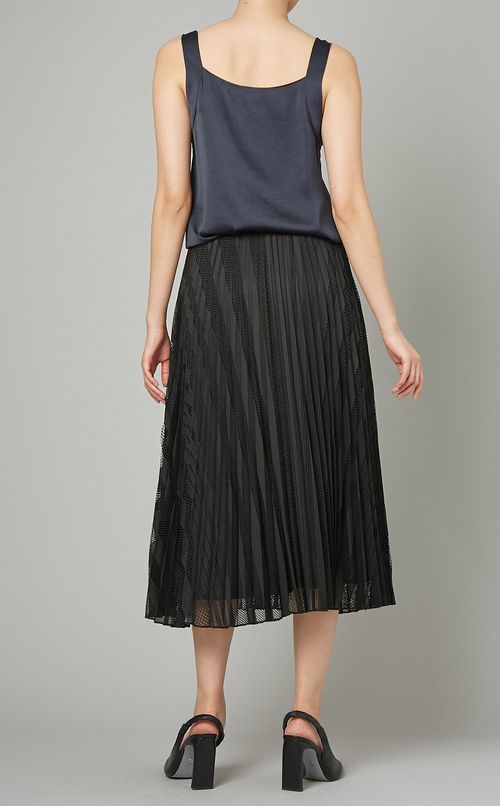 クラッシュサテンスリーブレスブラウス