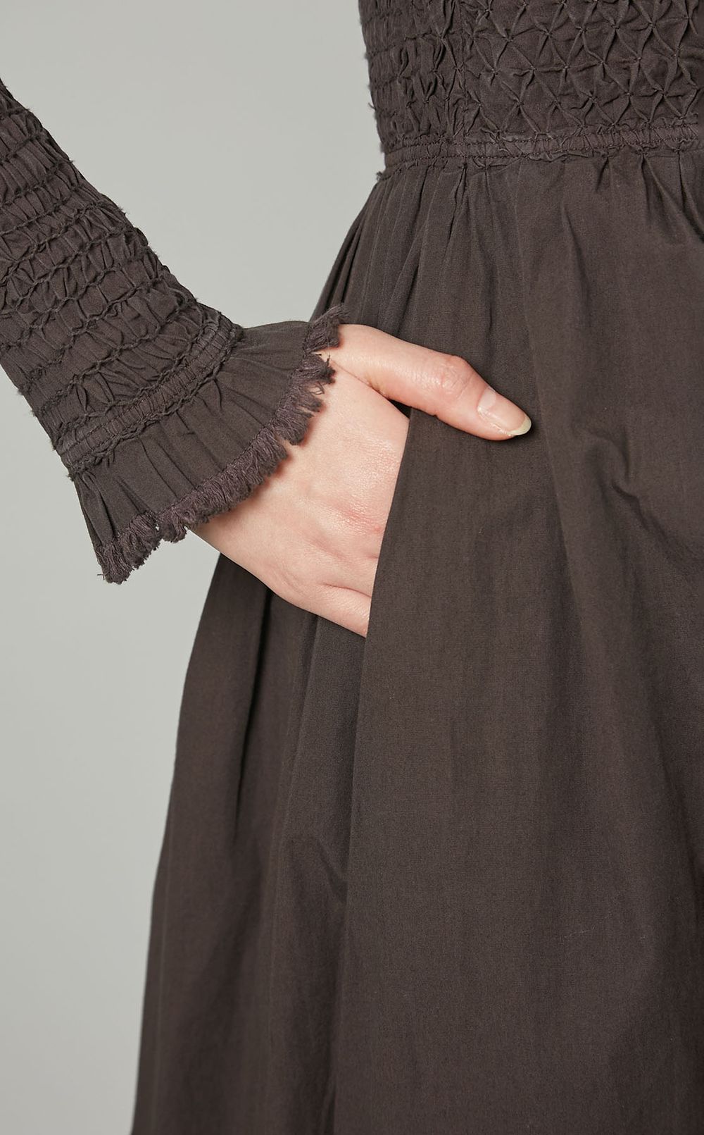 Vネックギャザースリーブワンピース