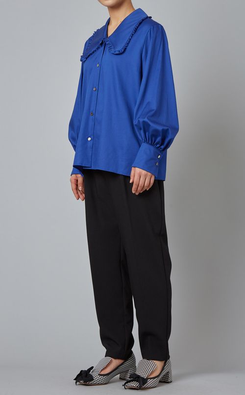 フリルカラーブラウス