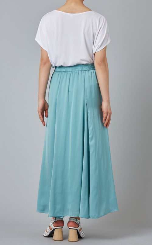 ボリュームフレアスカート