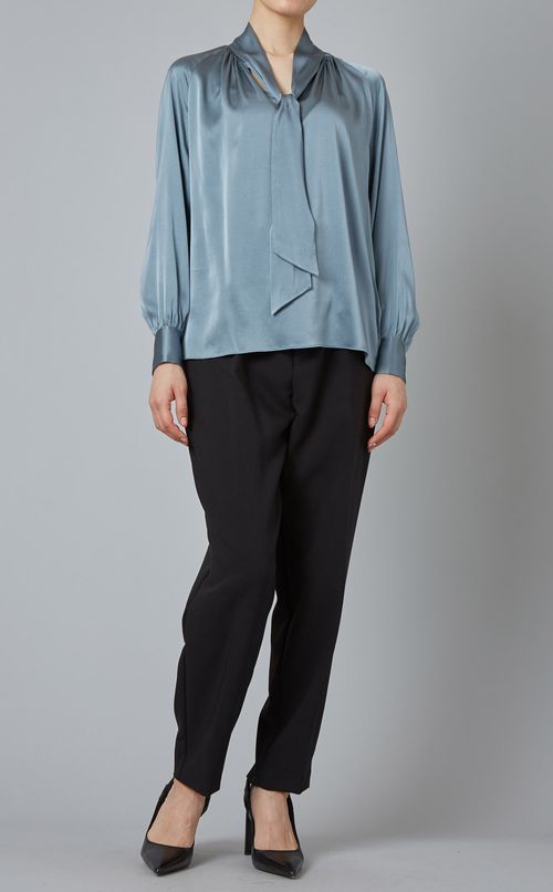 サテンボウタイブラウス