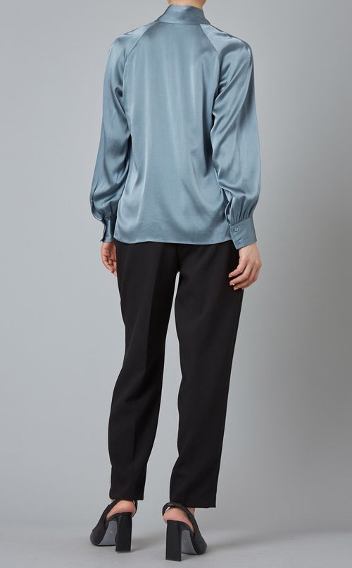 サテンボウタイブラウス