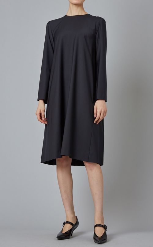 バックプリーツワンピース