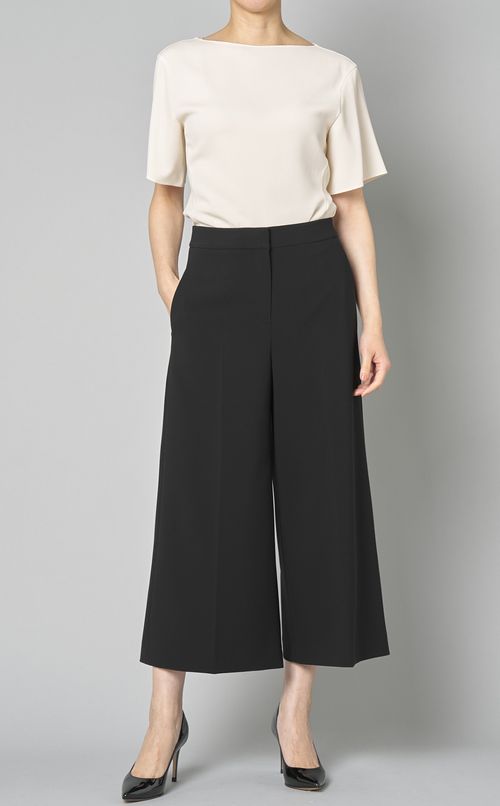 ハーフスリーブクルーネックブラウス