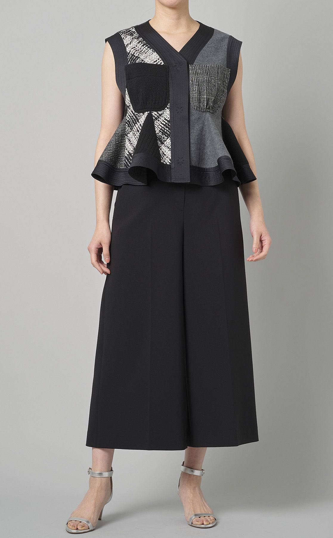 Theory クロップドパンツ 美品 Theory クロップドパンツ 00 セオリー スラックス ズボン
