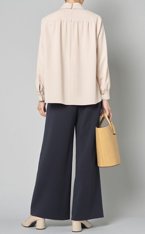 フロントタックプルオーバーブラウス