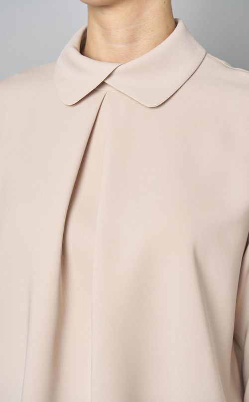 フロントタックプルオーバーブラウス