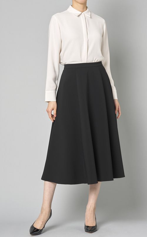 クレープラウンドフレアスカート