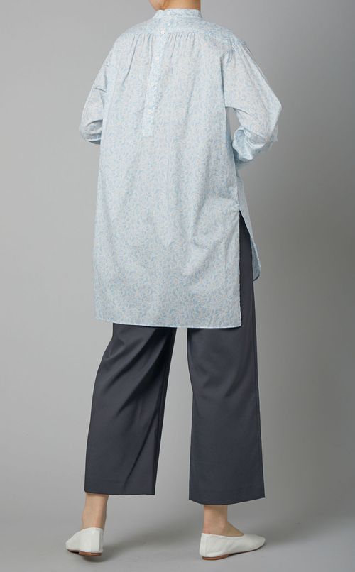 コットンプリントハイネックブラウス