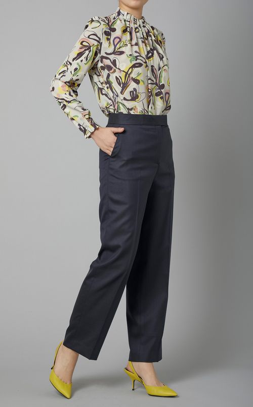 グミフラワースタンドタックブラウス