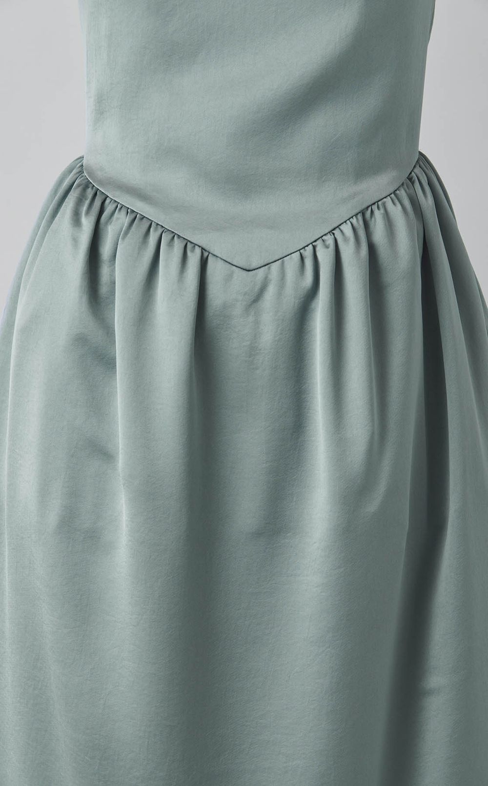 ウエストギャザードレス