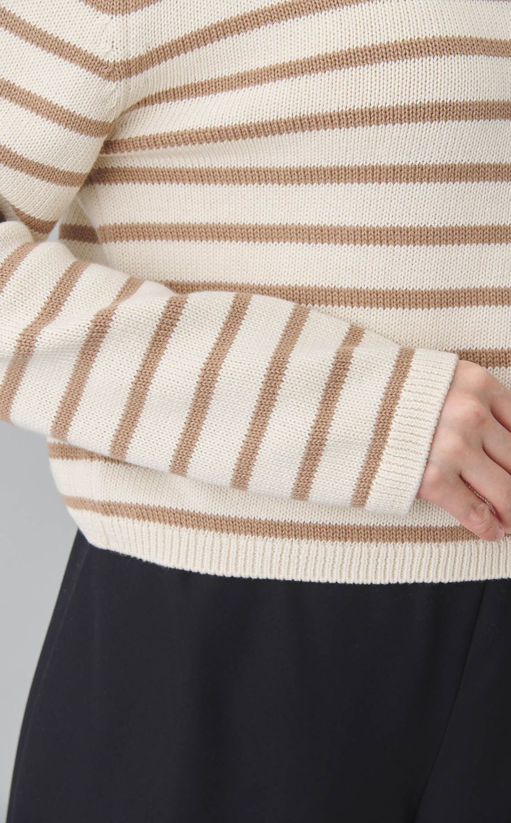 ボーダーハイネックニット