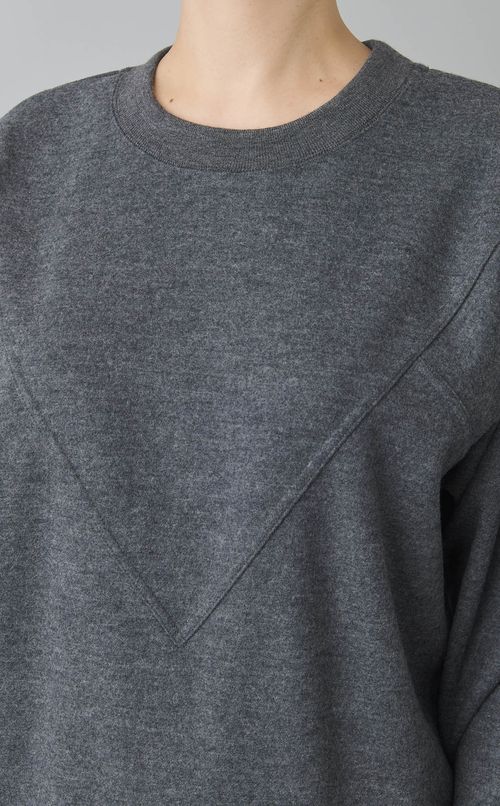 クルーネックタック入りプルオーバー