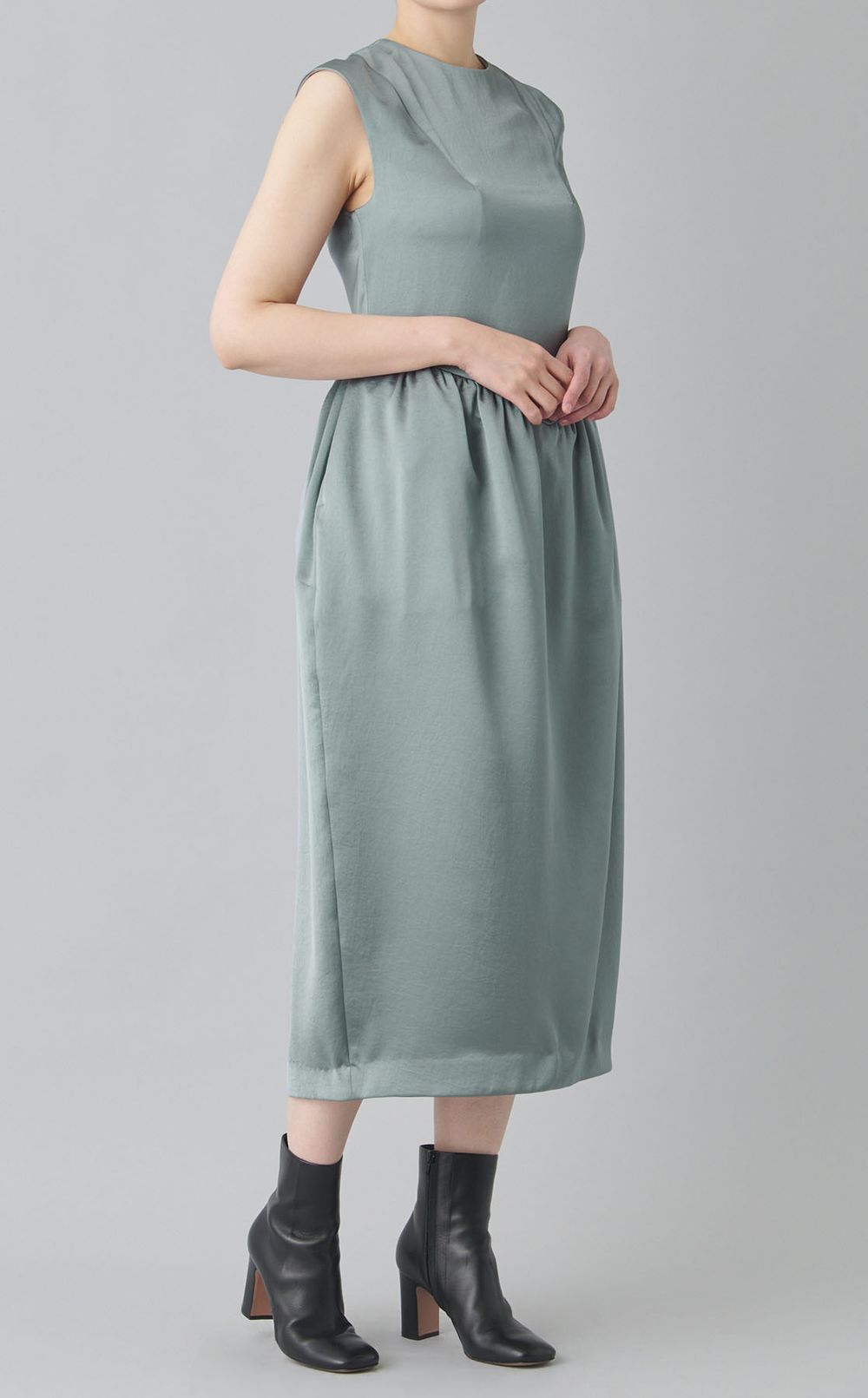 ウエストギャザードレス