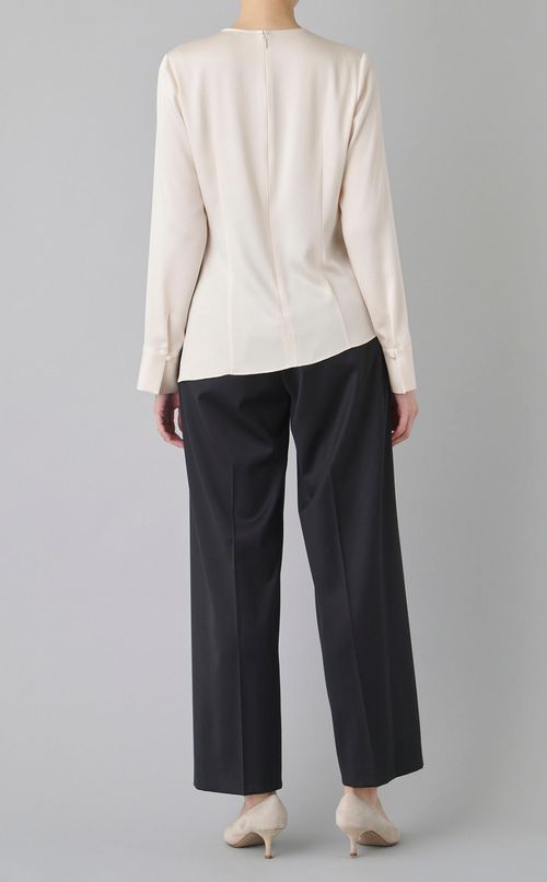 クルーネックツイストデザインブラウス