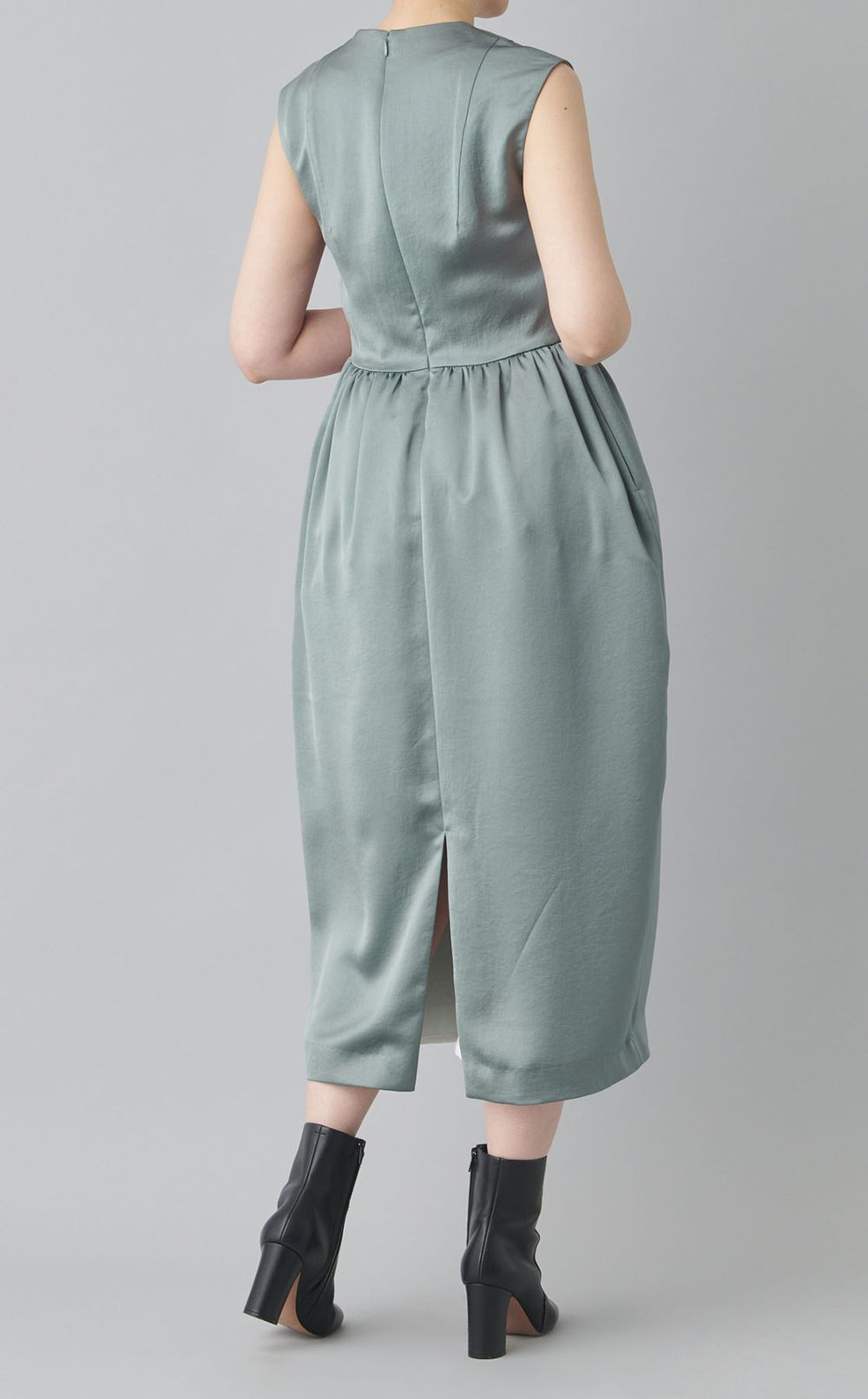 ウエストギャザードレス