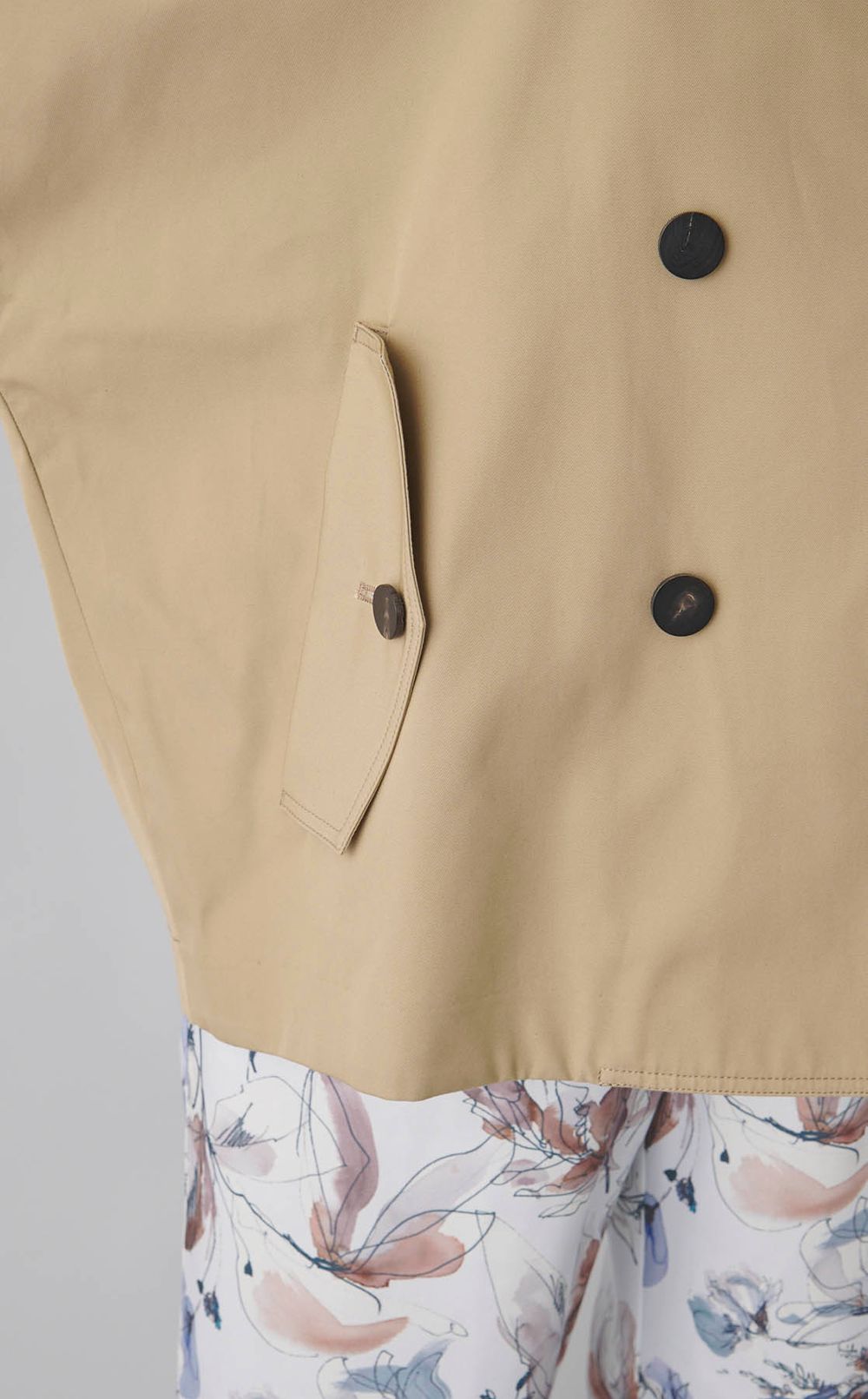 ドルマンショートトレンチコート