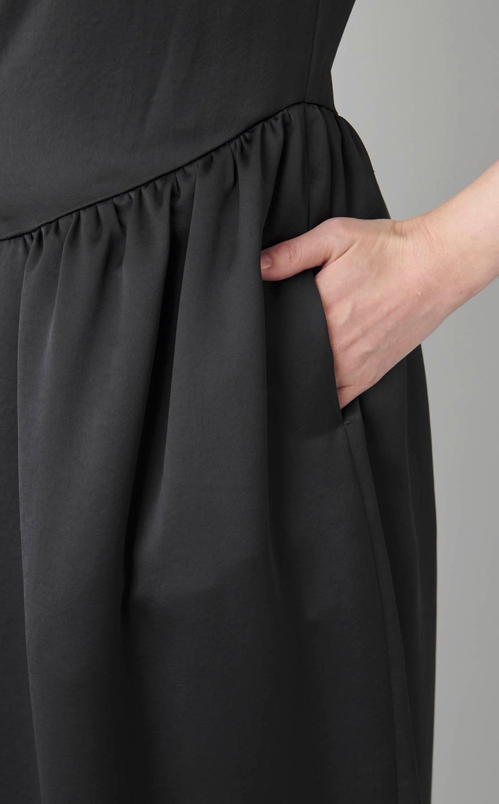 ウエストギャザードレス