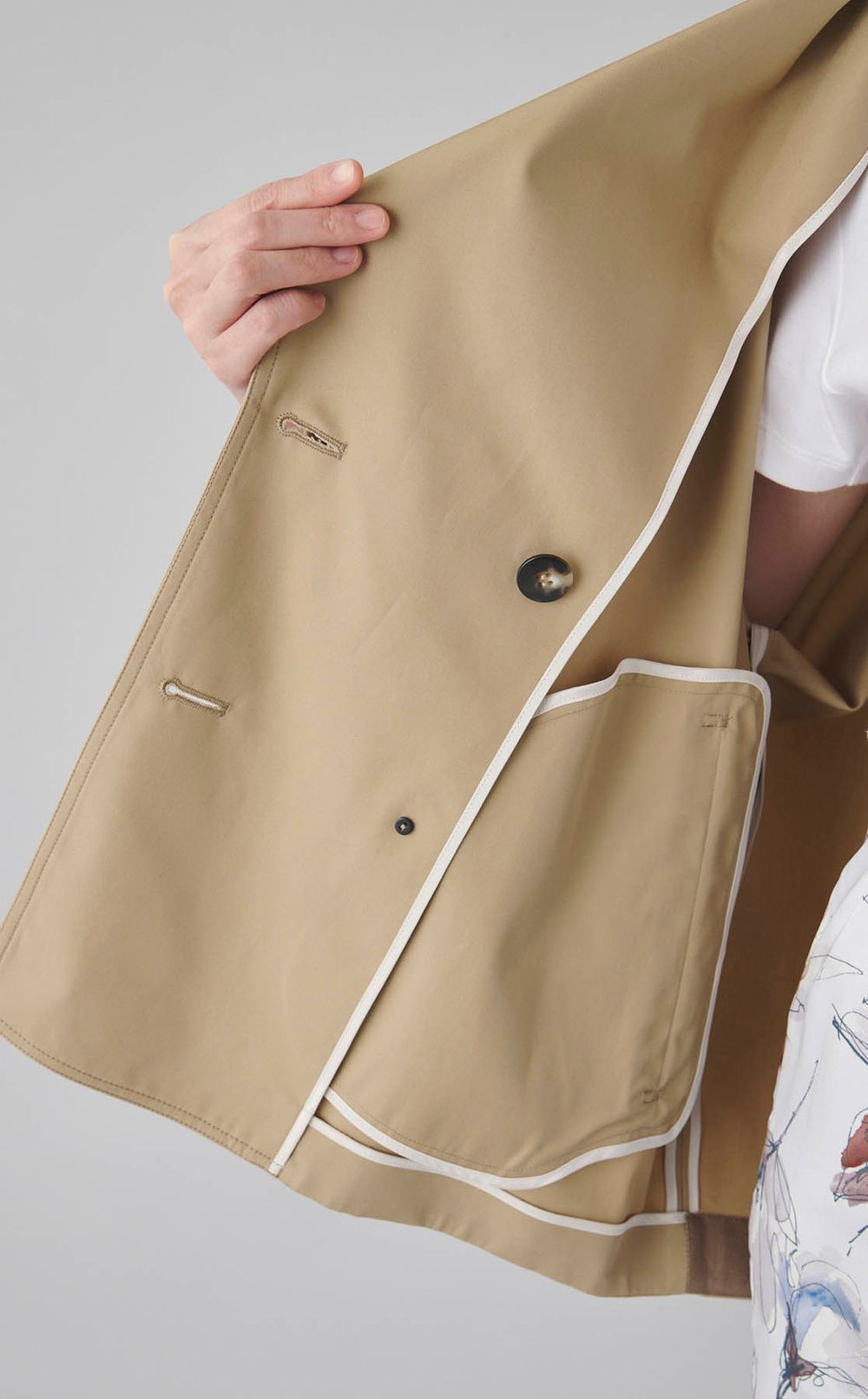 ドルマンショートトレンチコート