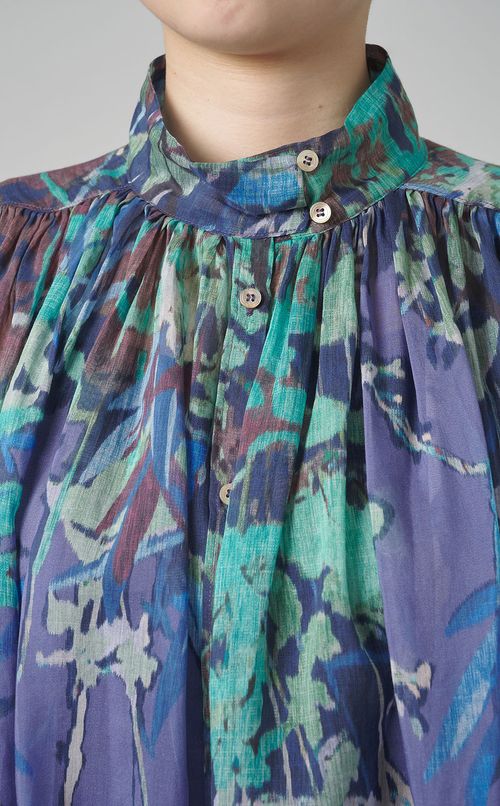 フラワーペタルプリントギャザーブラウス