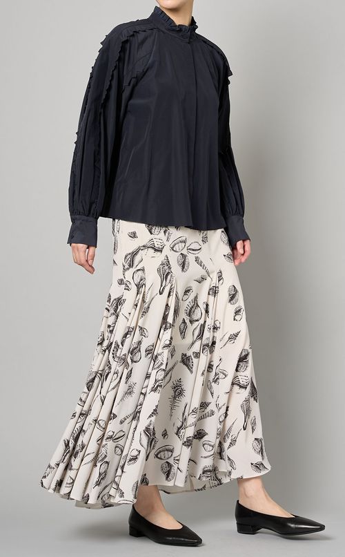 ハイネックスカラップ刺繍ブラウス