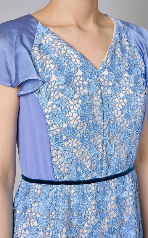 フラワーステッチワークワンピース