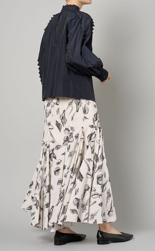 ハイネックスカラップ刺繍ブラウス