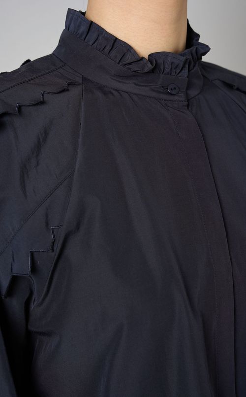 ハイネックスカラップ刺繍ブラウス