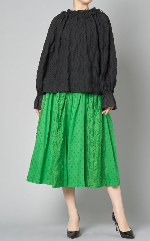 フラワーモチーフラッフルブラウス