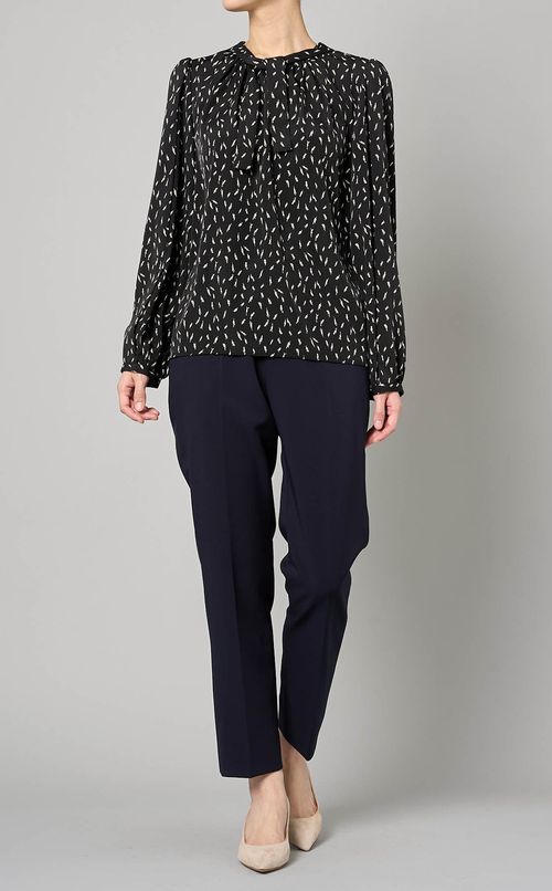 ストレッチテーパードパンツ