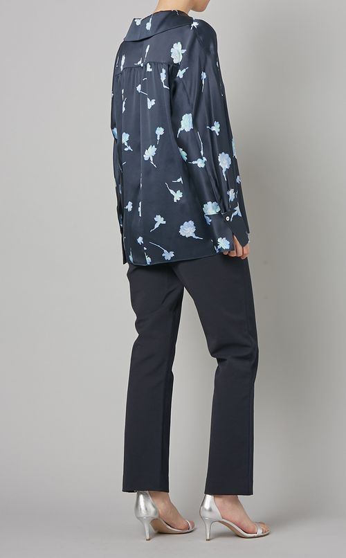 フラワープリントVネックブラウス