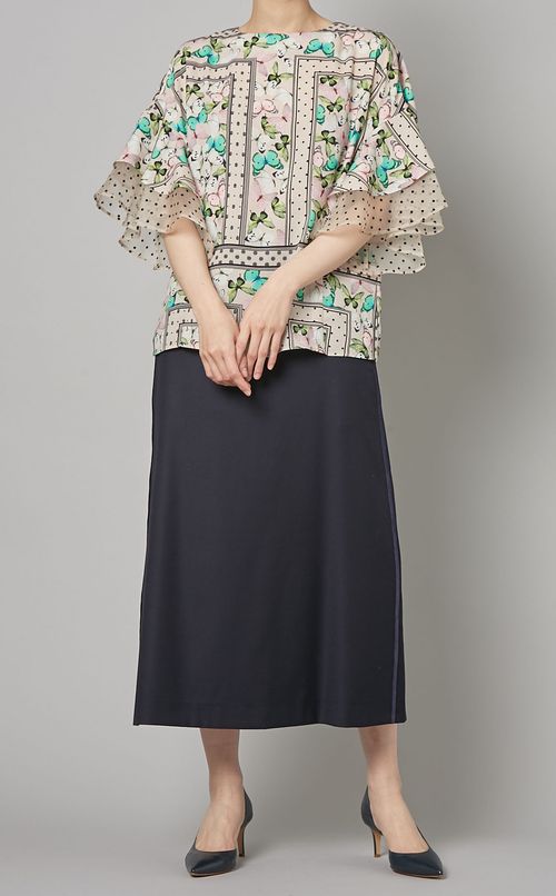 バタフライプリントフレアブラウス