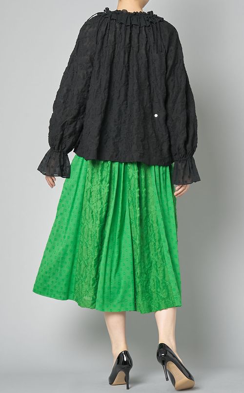 フラワーモチーフラッフルブラウス