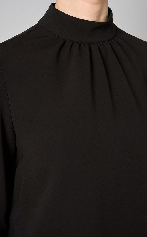 クラシッククレープハイネックブラウス