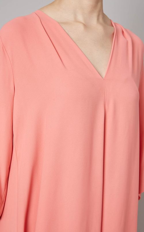 Vネックアシンメトリーヘムミディドレス