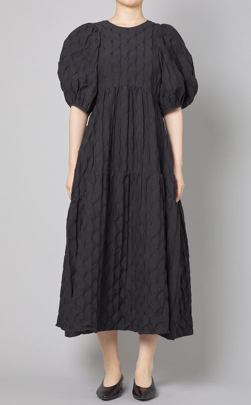 ボリュームスリーブティアードドレス