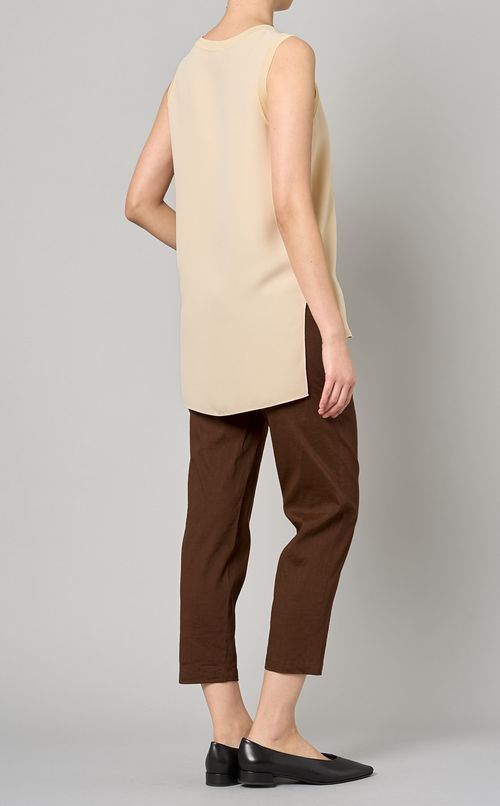 スリーブレスクルーネックブラウス