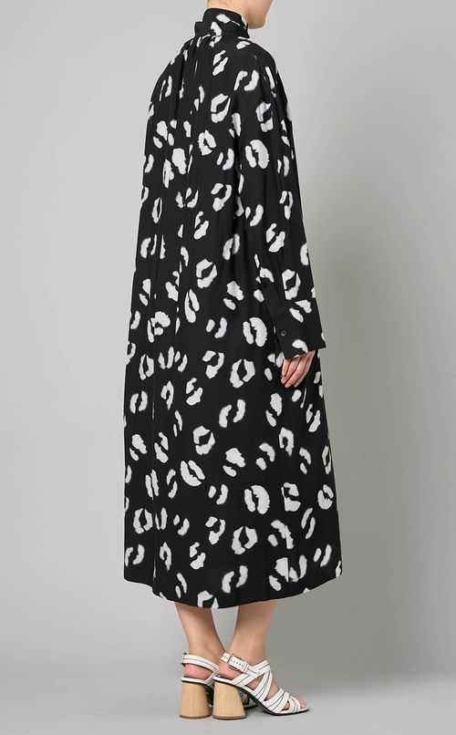 リッププリントギャザーネックワンピース