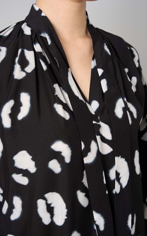 リッププリントギャザーネックワンピース