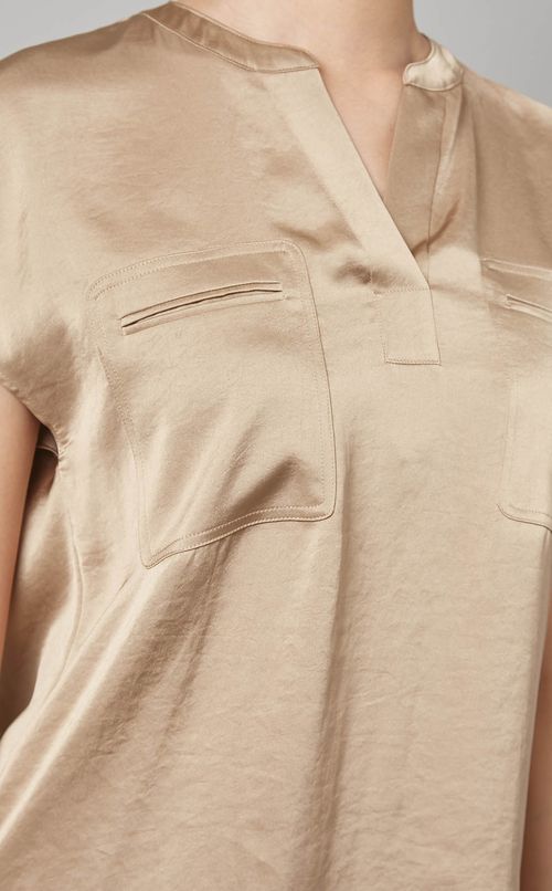 ハーフスリーブスキッパーブラウス