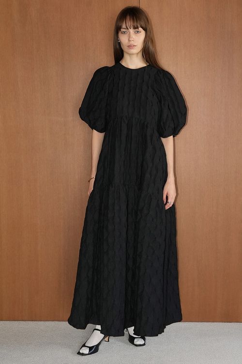 ボリュームスリーブティアードドレス