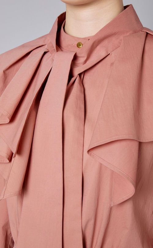 フリルカラーブラウス