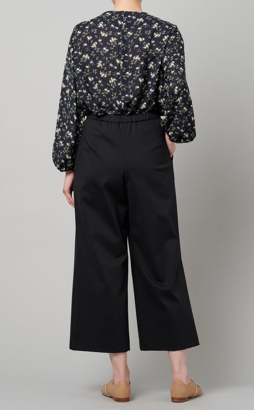 ストレートワイドパンツ